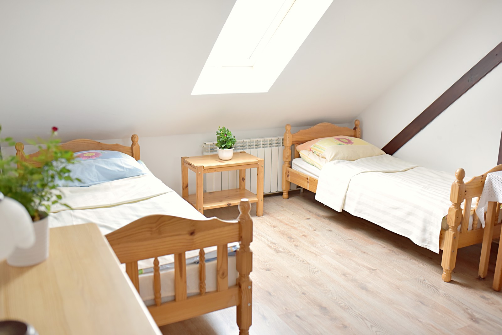 Sypialnia z przytulnymi detalami na wypoczynek