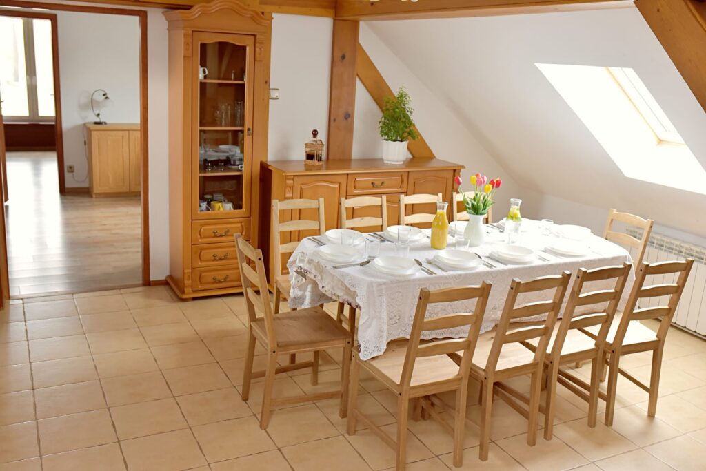 Rodzinne posiłki w przytulnej jadalni