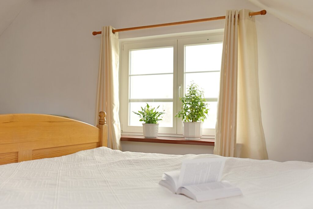 Sypialnia z uroczym widokiem na naturę