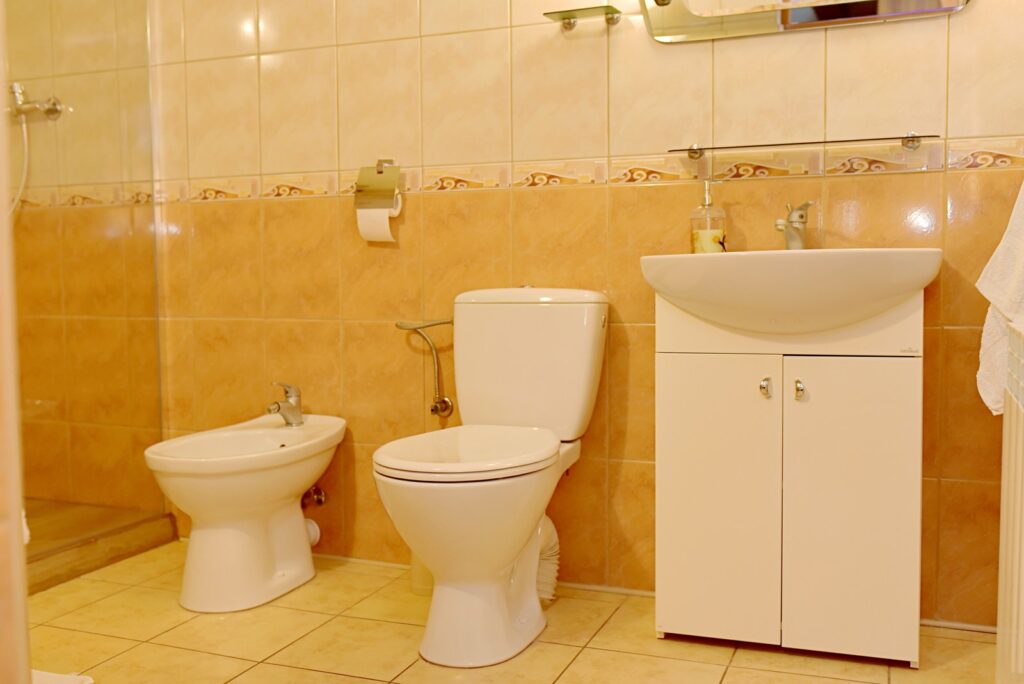 Przestronna łazienka dla wakacyjnego komfortu