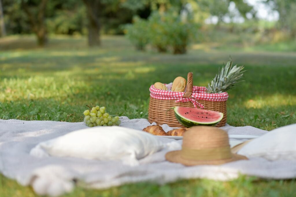 Ogród z miejscem na piknik