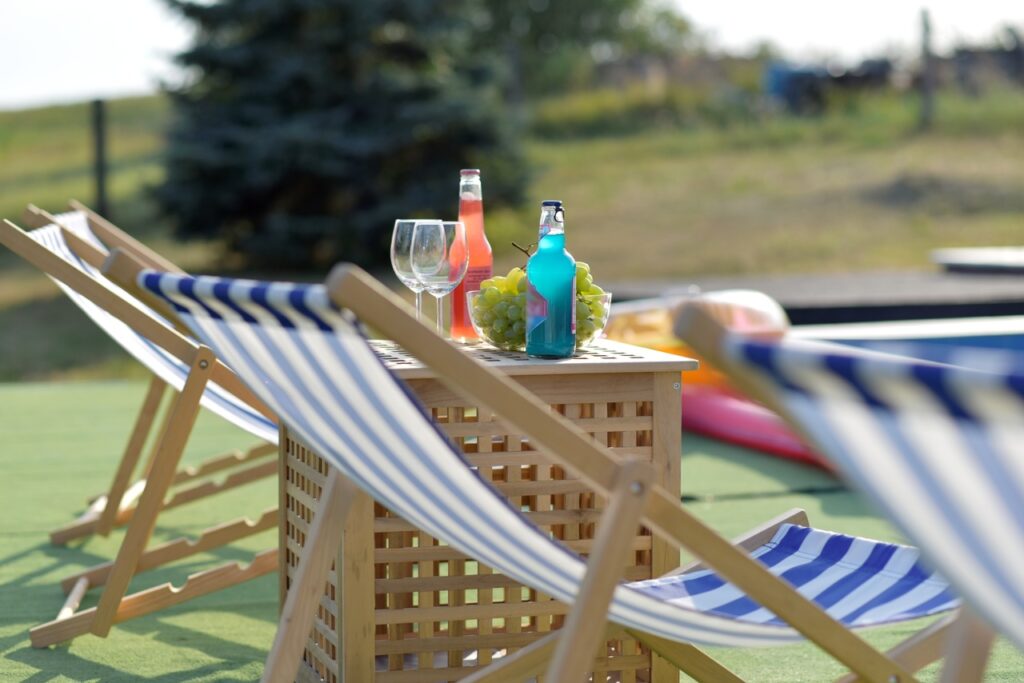 Relaks przy basenie na Mazurach