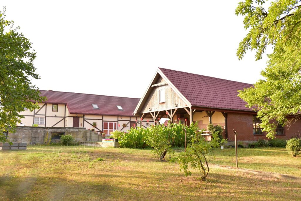 Zielony ogród na relaksujące wakacje